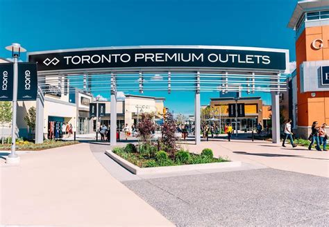 toronto outlet mall hours.